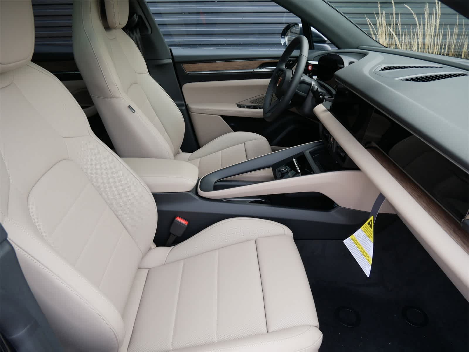 2025 Porsche Macan Electric photo 24