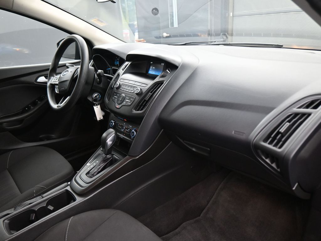 2018 Ford Focus SE photo 41