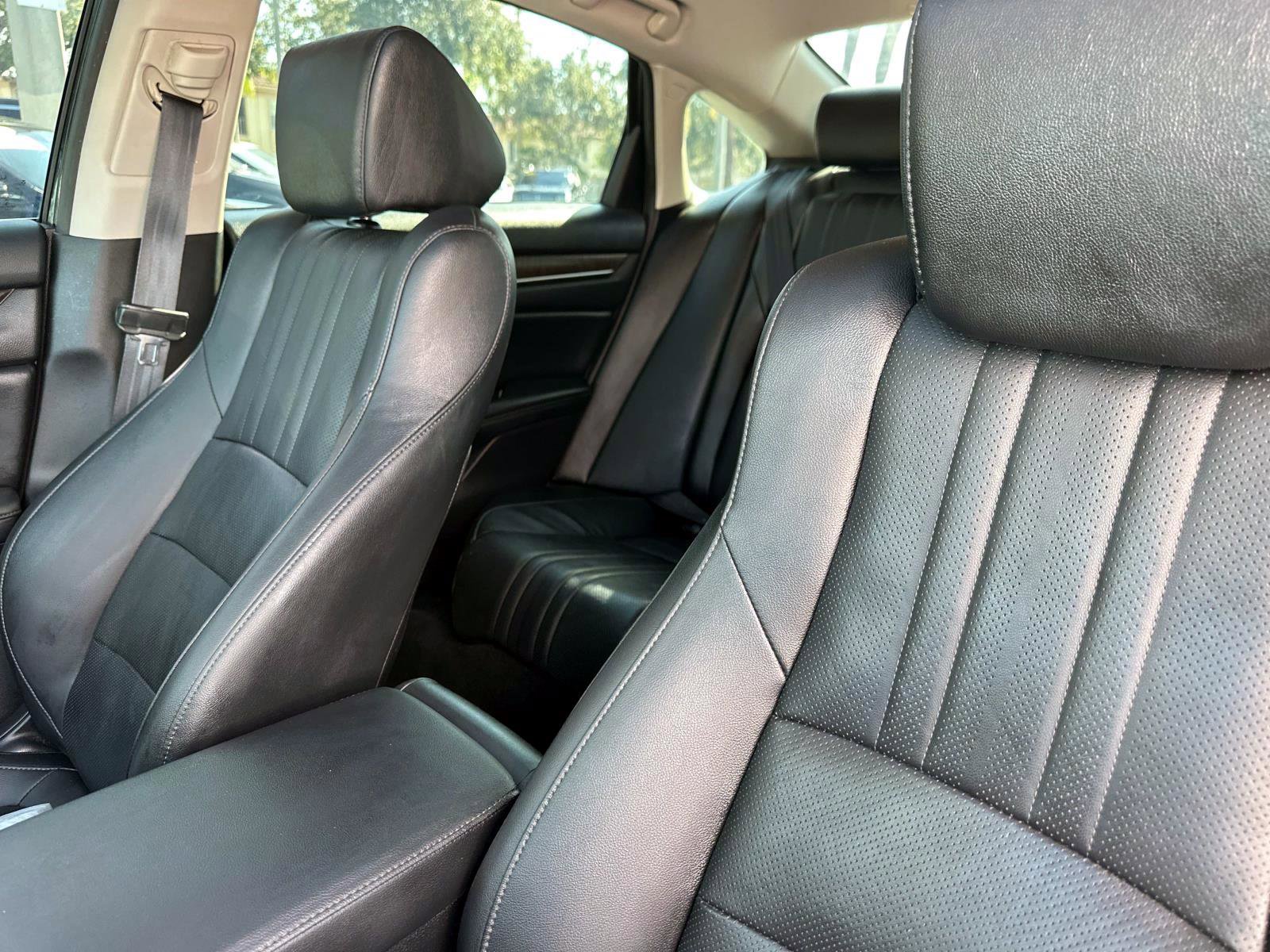 2022 Honda Accord Touring 2.0T photo 16