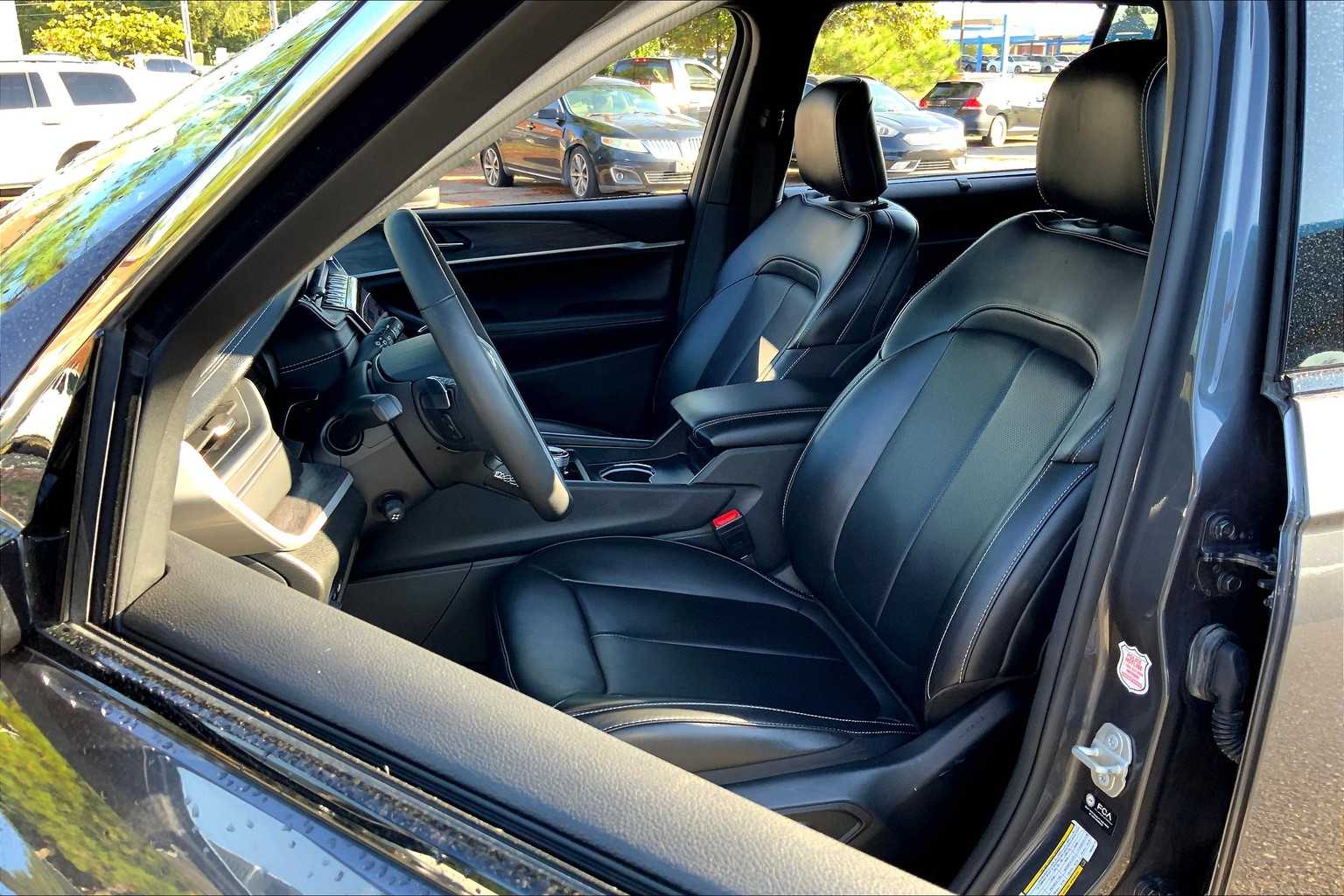 2024 Jeep Grand Cherokee Limited photo 7