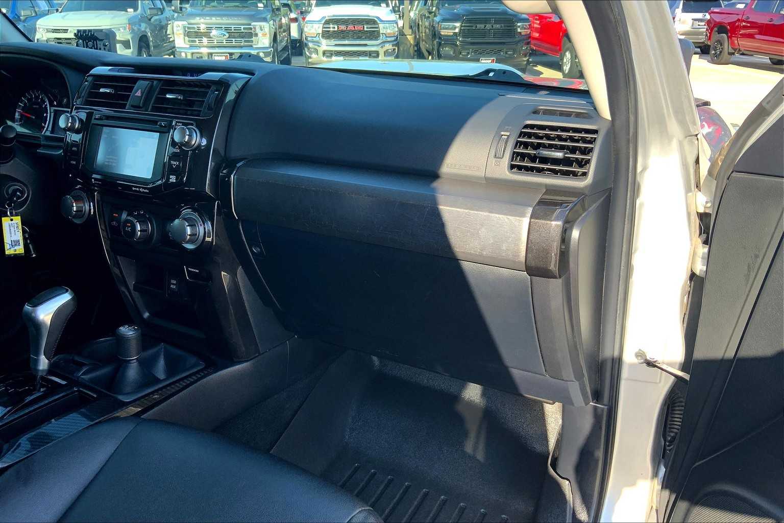 2018 Toyota 4Runner TRD Premium photo 17
