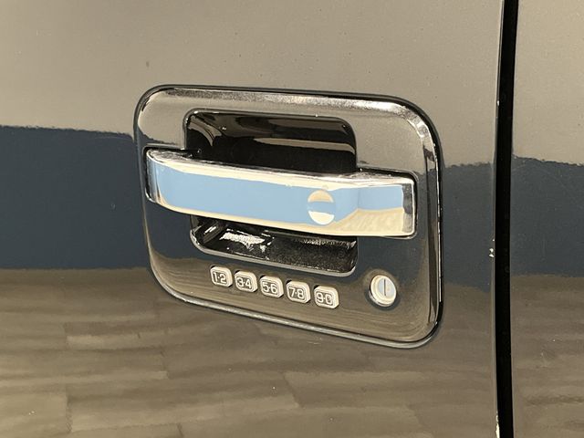 2013 Ford F-150 Limited photo 32