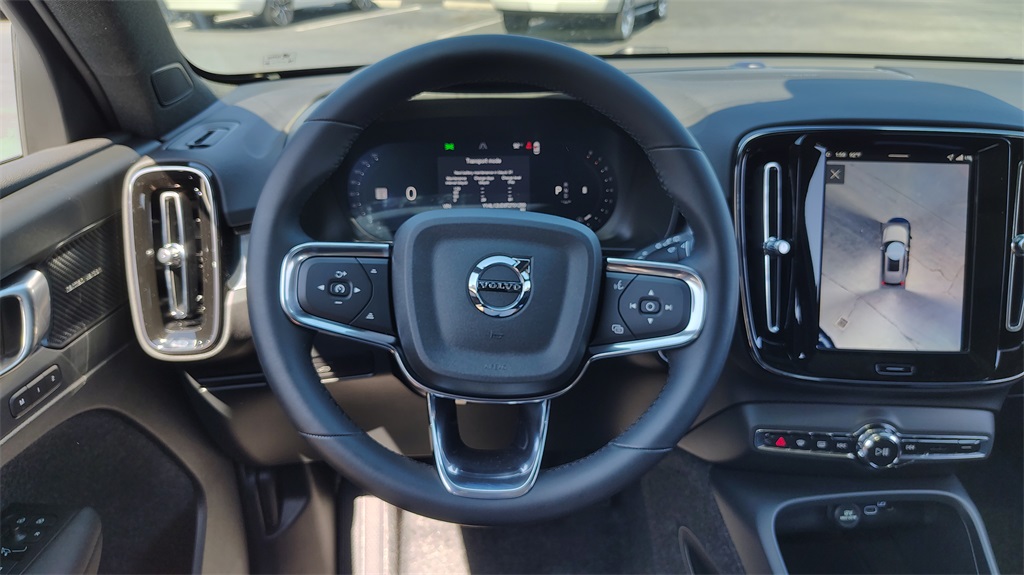2026 Volvo XC40 photo 13