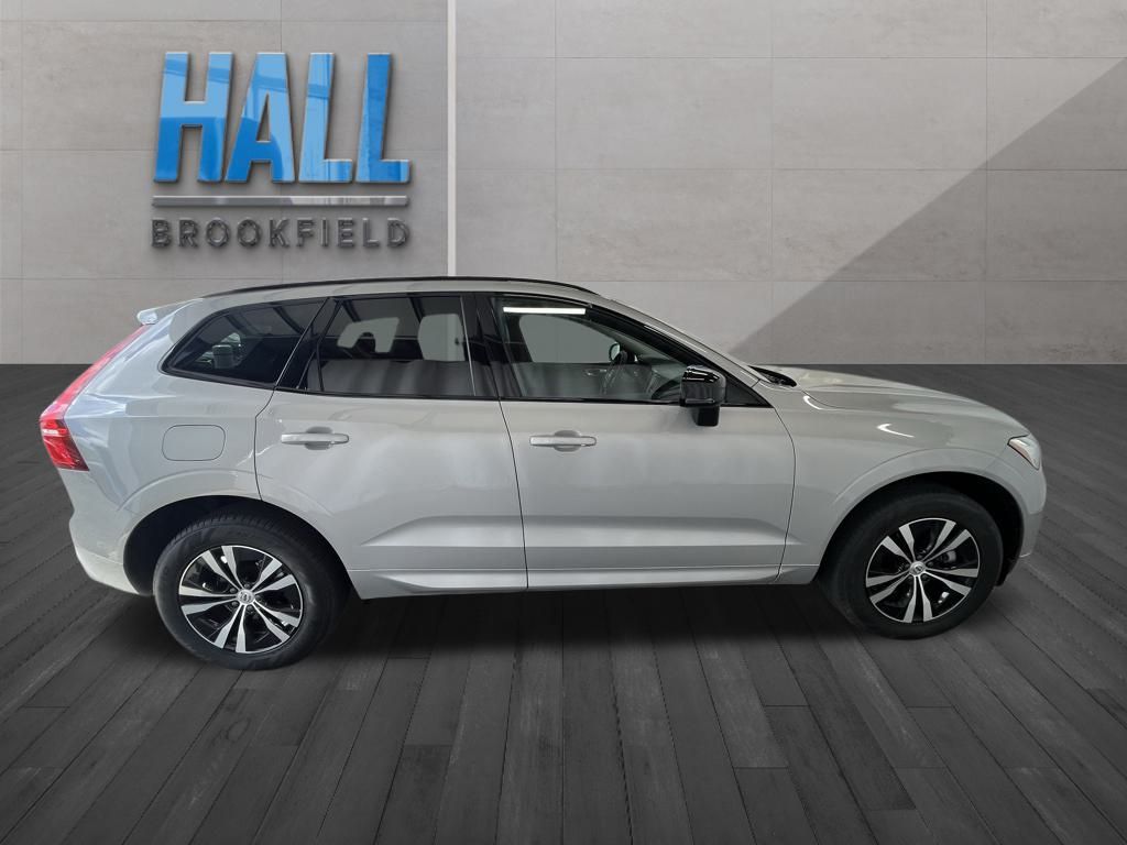 2024 Volvo XC60 B5 Core photo 6