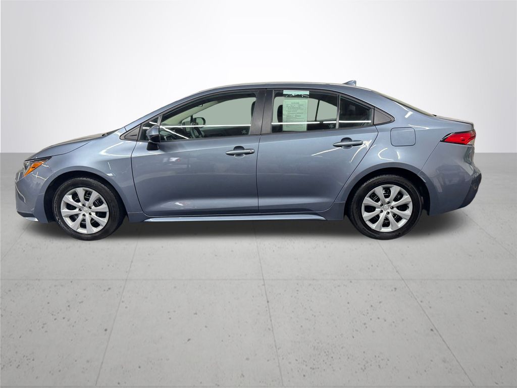 2023 Toyota Corolla LE photo 3
