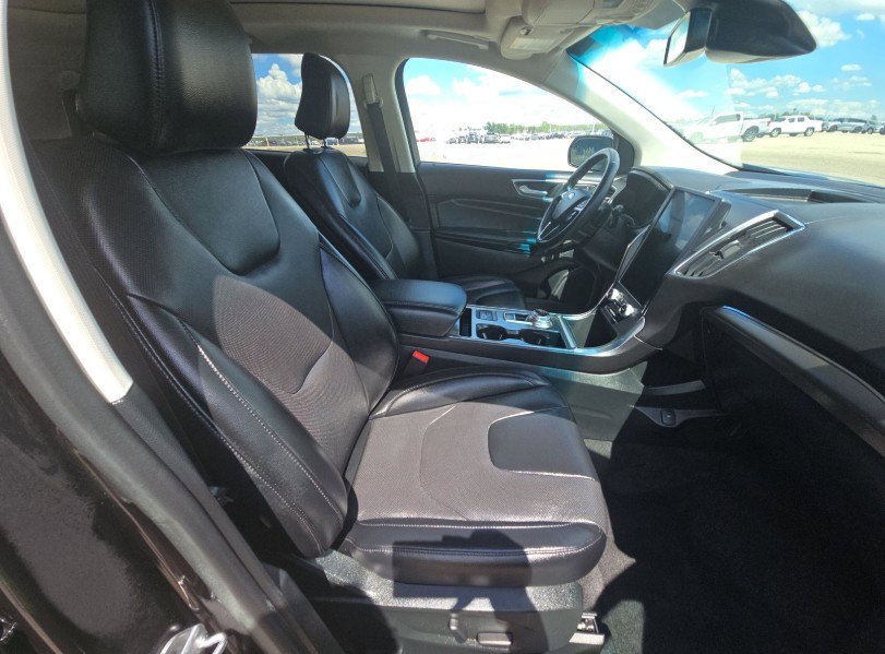 2022 Ford Edge Titanium photo 3