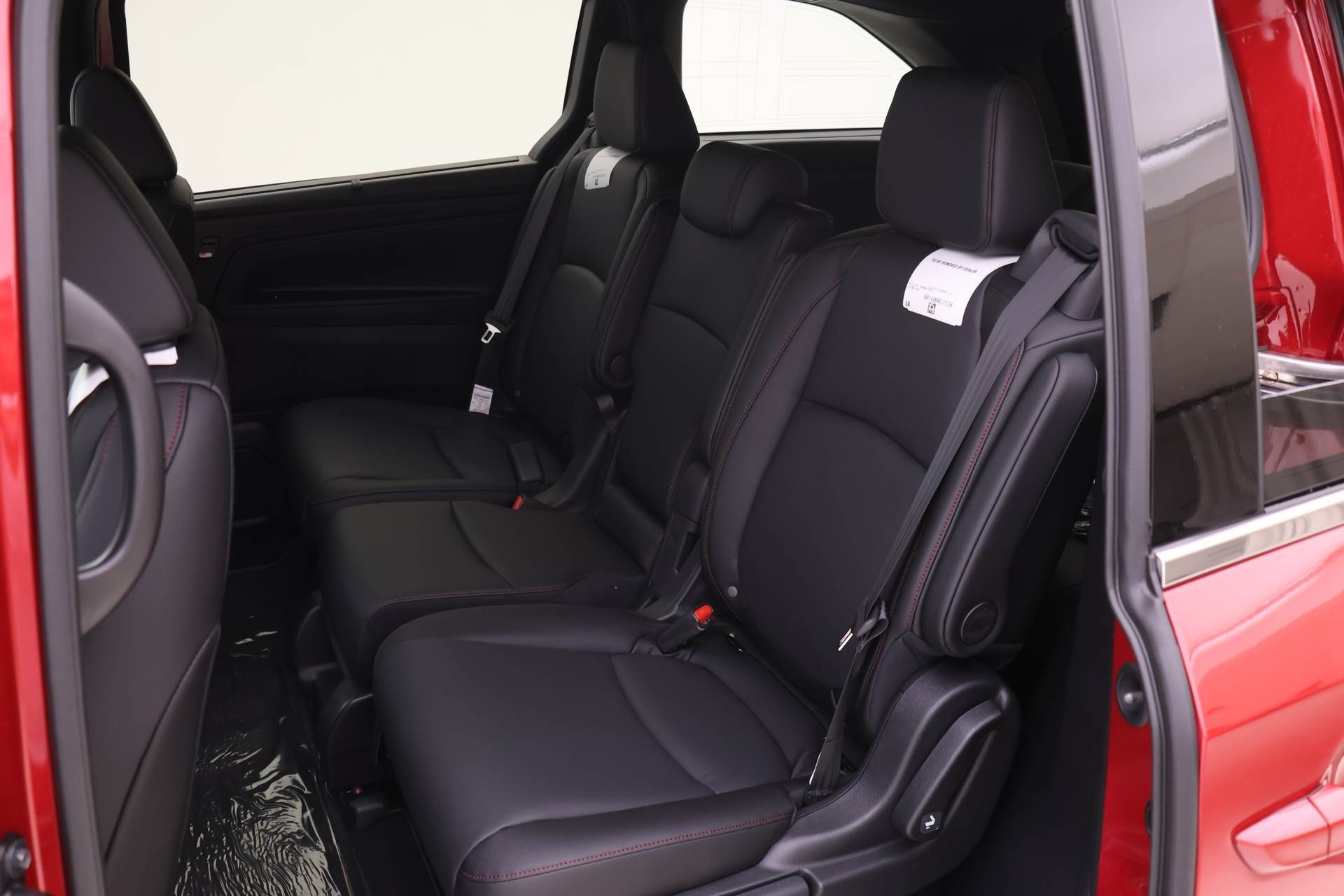 2026 Honda Odyssey photo 8