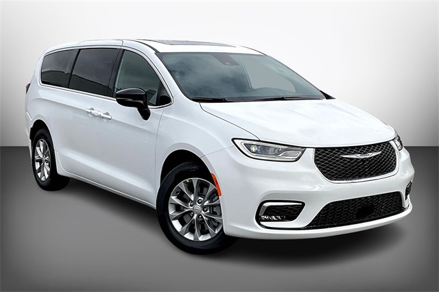 2026 Chrysler Pacifica Select's photo