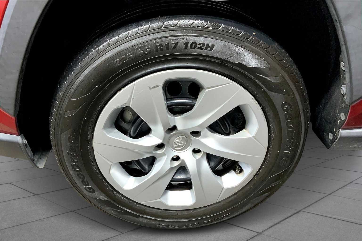 Image 8 of Pre-Owned 2021 Toyota RAV4 LE