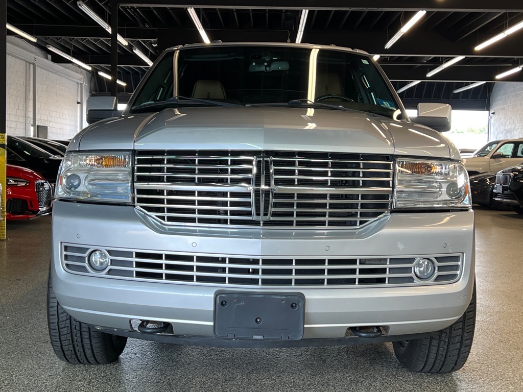 2014 Lincoln Navigator Base photo 2