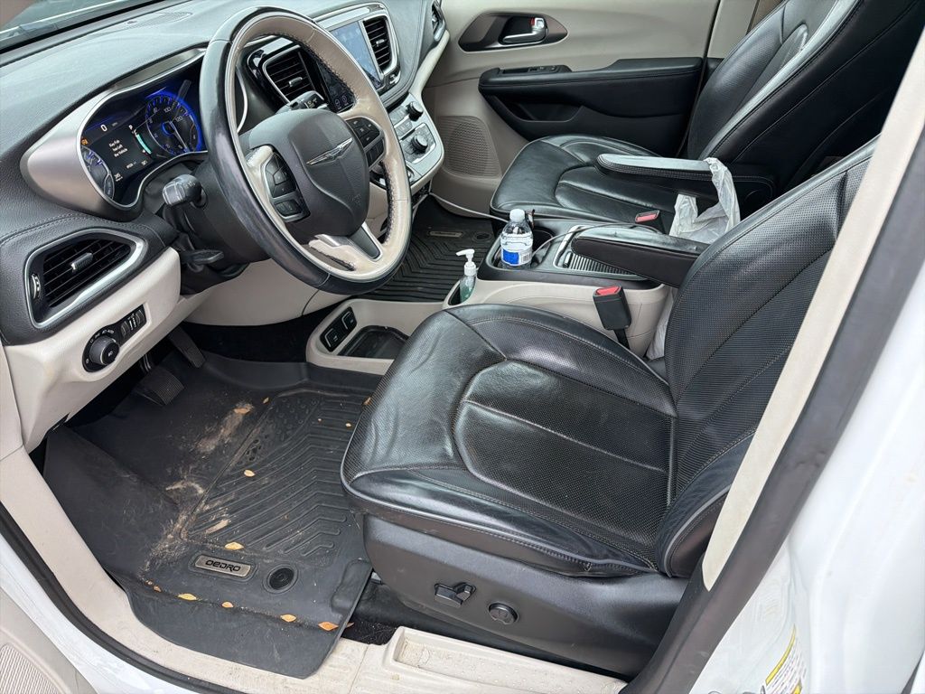 2018 Chrysler Pacifica Limited photo 3