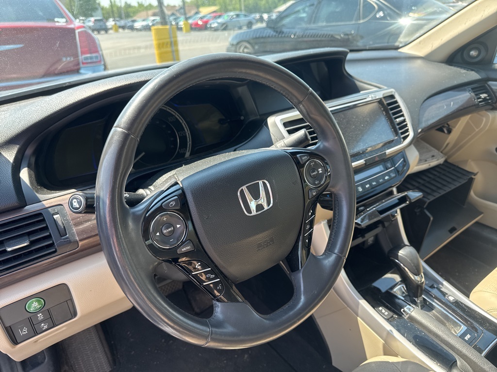 2017 Honda Accord Hybrid EX-L photo 4