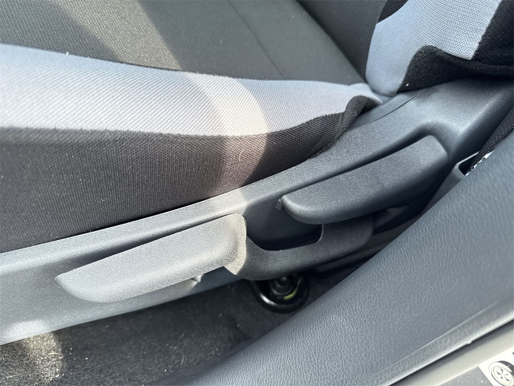 2025 Nissan Versa 1.6 S photo 18