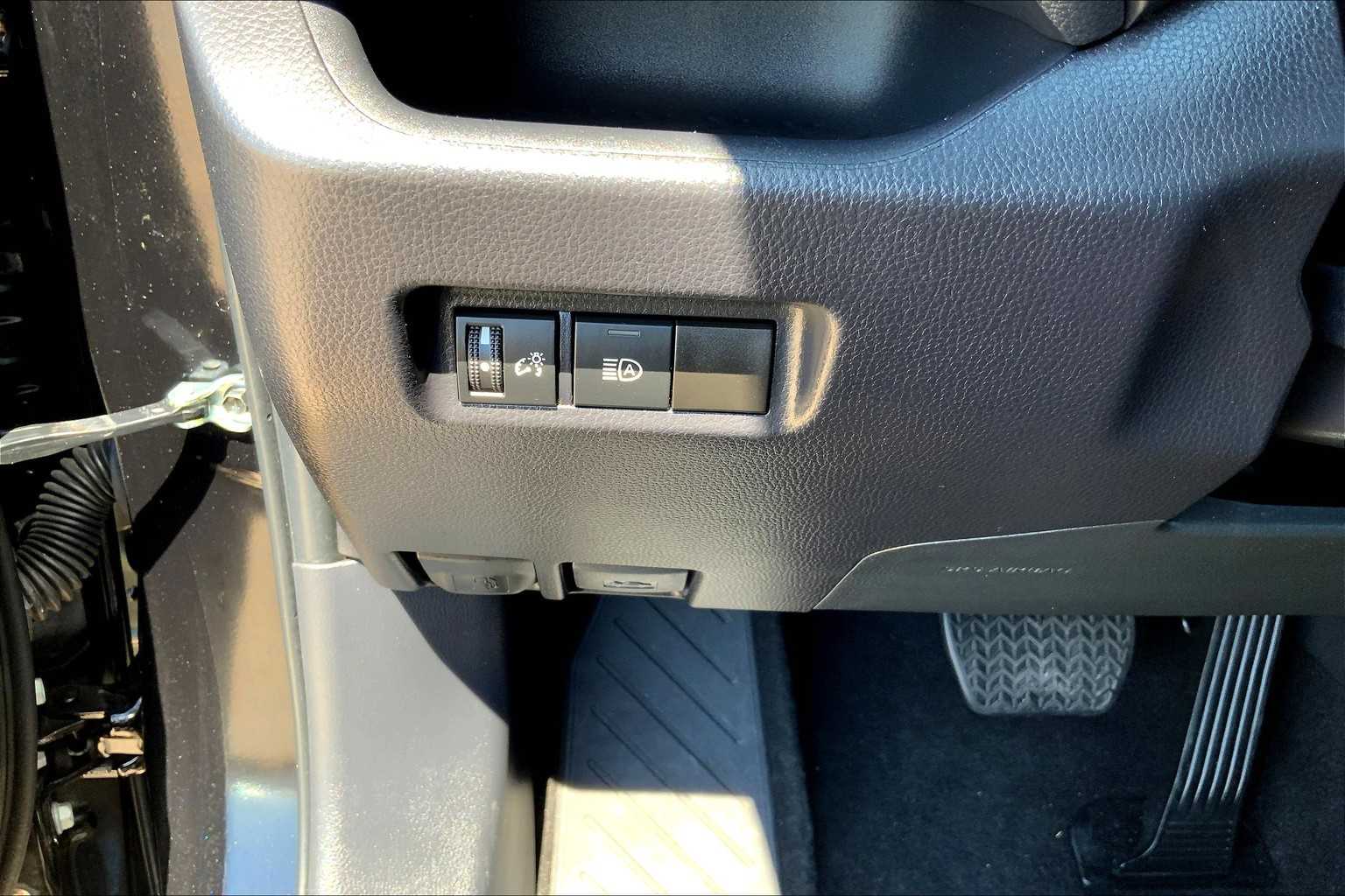 2025 Toyota RAV4 LE photo 28