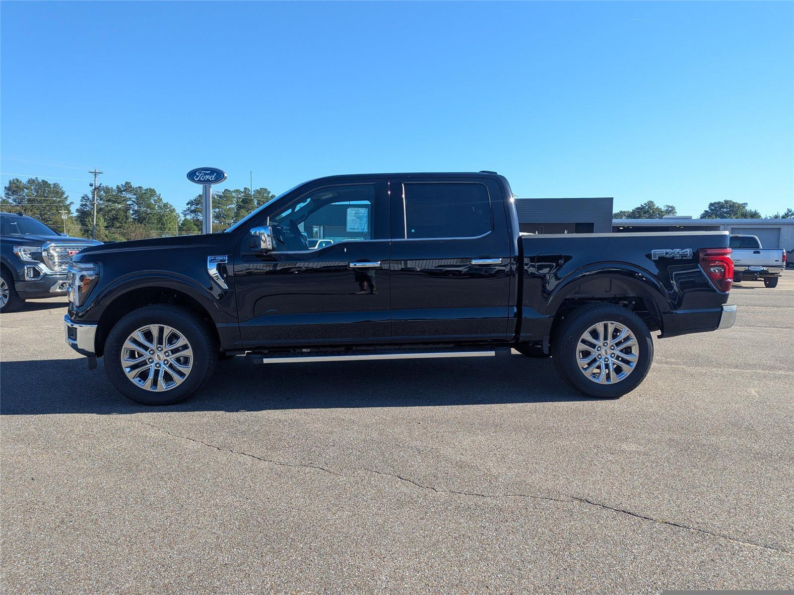 2025 Ford F-150 Lariat photo 2