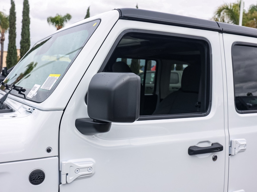 New 2026 Bright White Clear-Coat Exterior Paint Jeep Sport S image 11