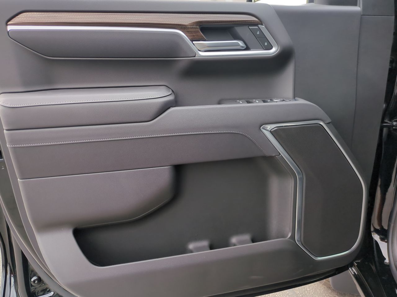 2025 Chevrolet Silverado 1500 LT photo 22