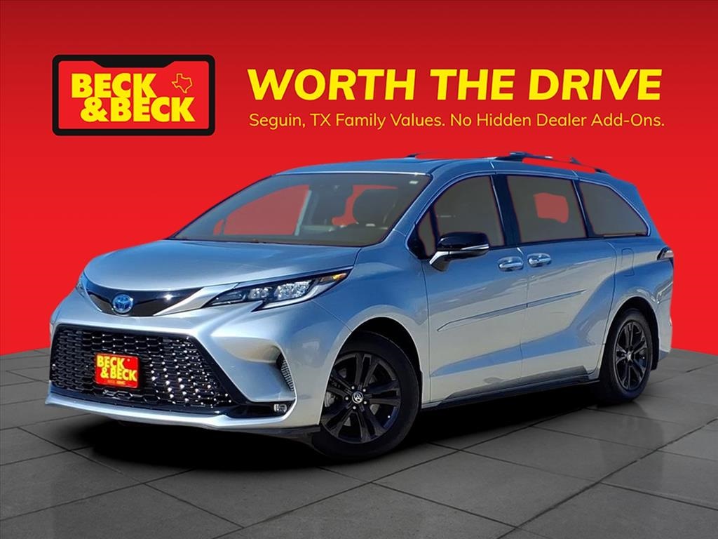 2024 Toyota Sienna Woodland Edition's photo