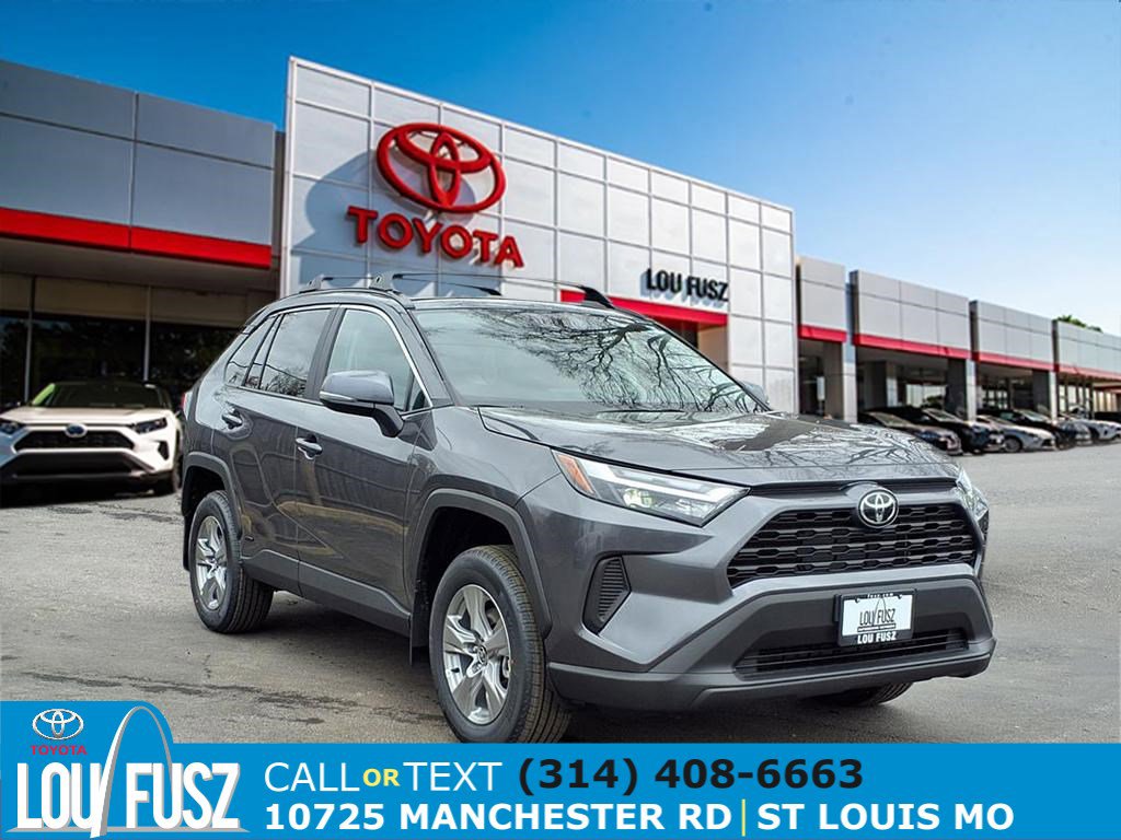 2025 Toyota RAV4 XLE's photo