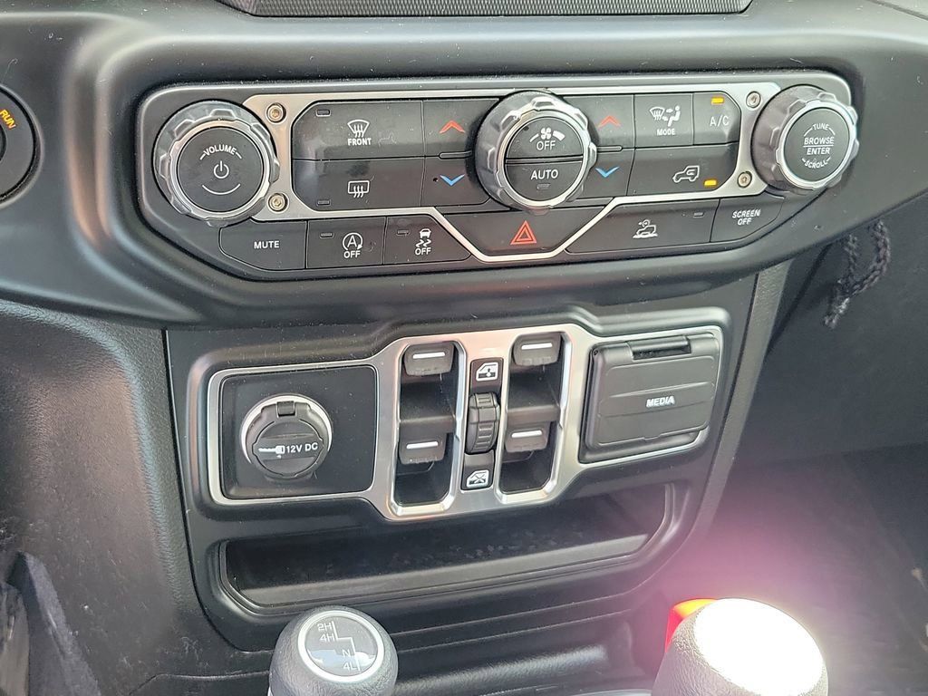 2021 Jeep Wrangler Unlimited Sahara photo 17