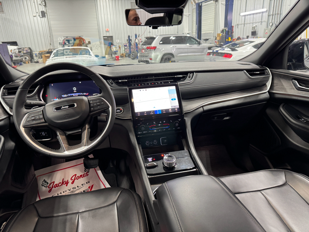 2024 Jeep Grand Cherokee Limited photo 4
