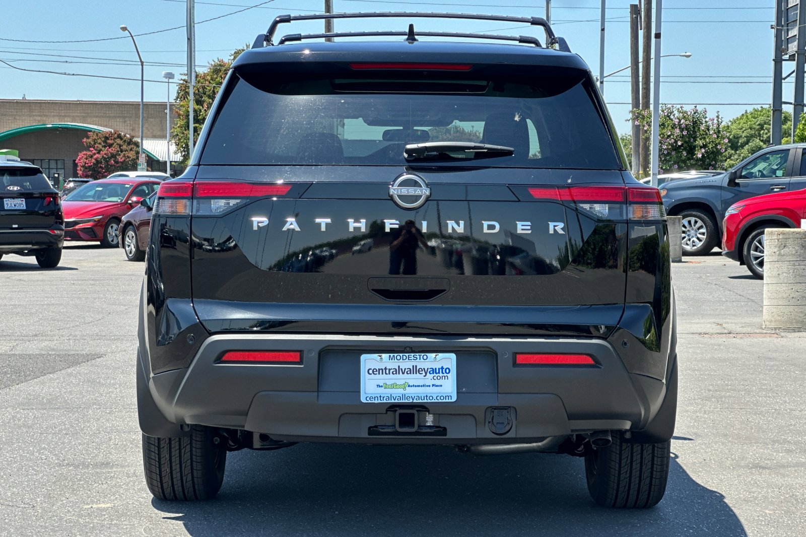 2025 Nissan Pathfinder SV photo 4