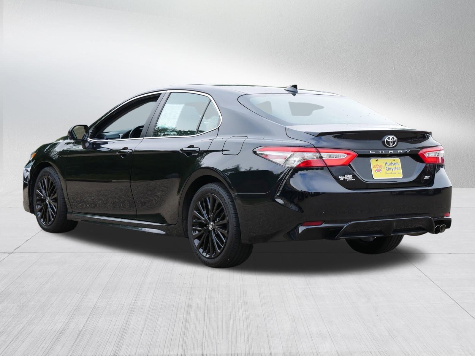 2019 Toyota Camry SE photo 4