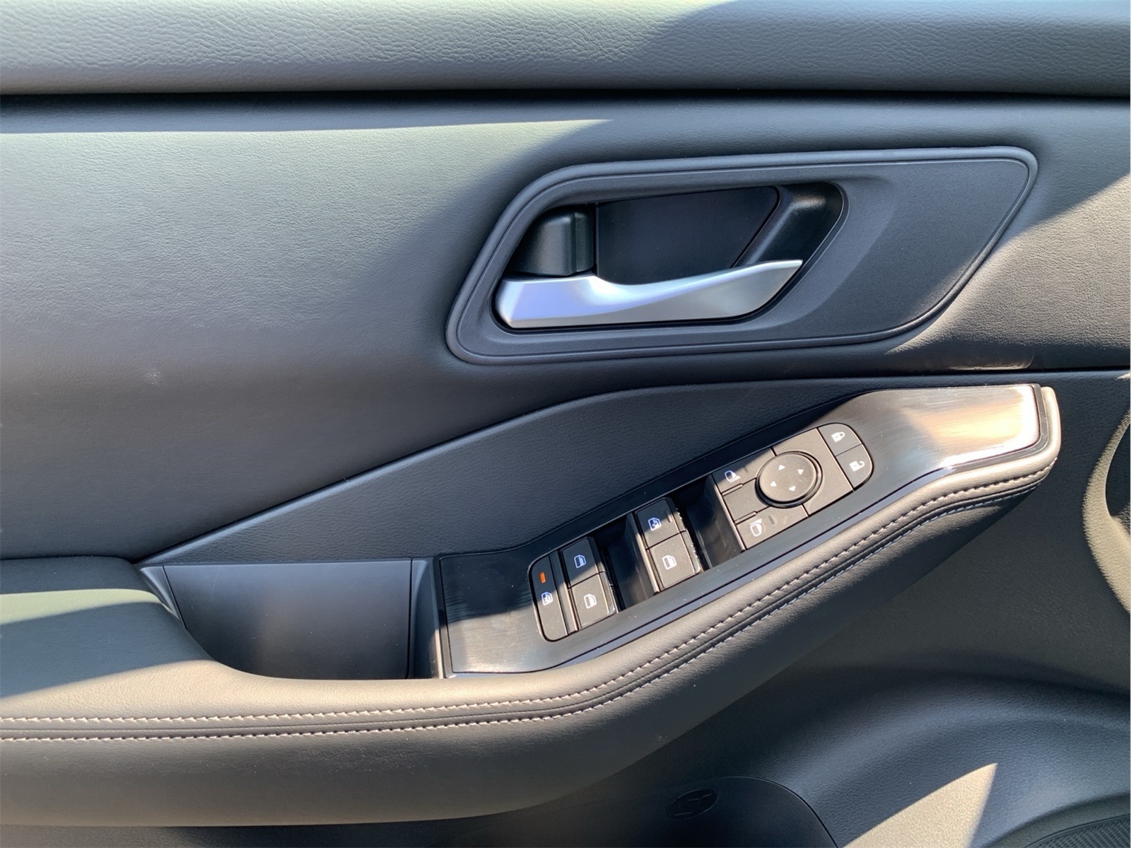 2026 Nissan Rogue SV photo 13