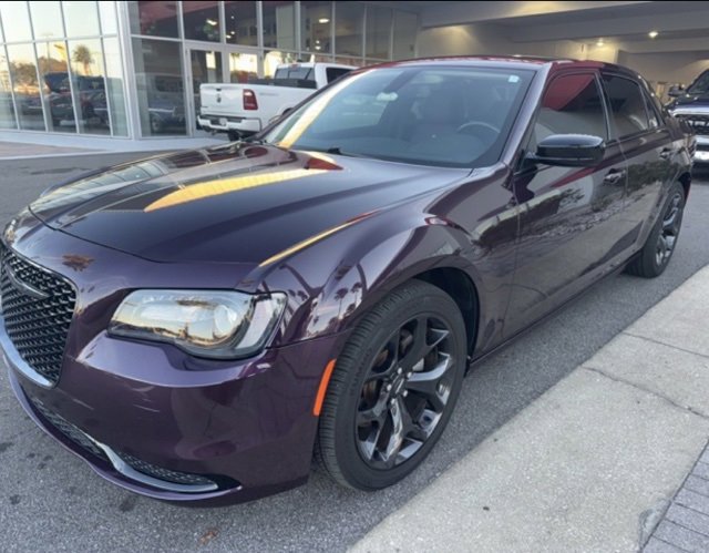 2021 Chrysler 300 Touring's photo