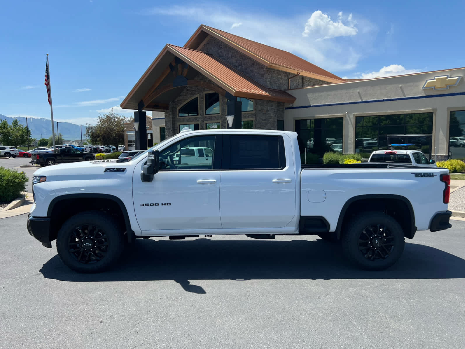 2025 Chevrolet Silverado 3500HD photo 2
