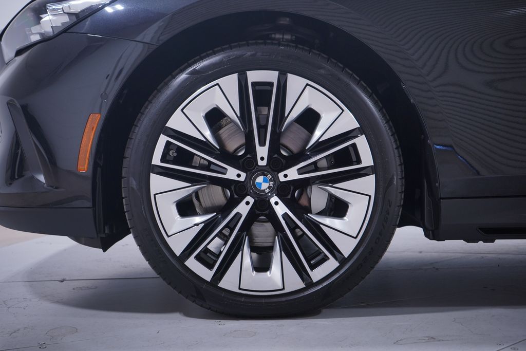 2025 Bmw 530i photo 2