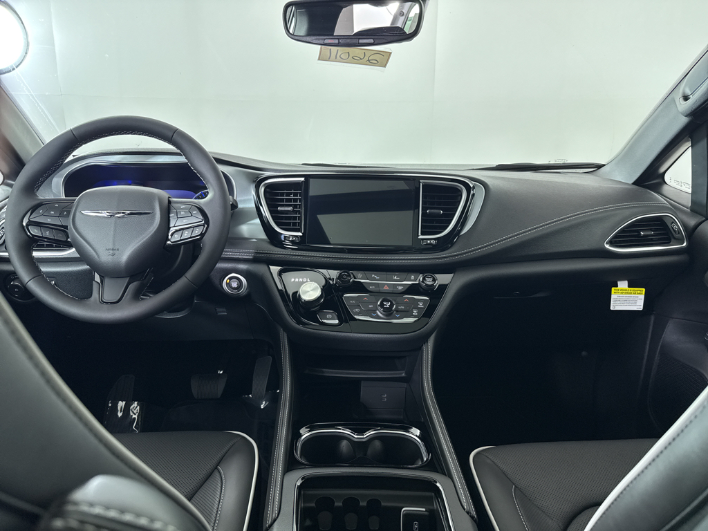 2026 Chrysler Pacifica Limited photo 3