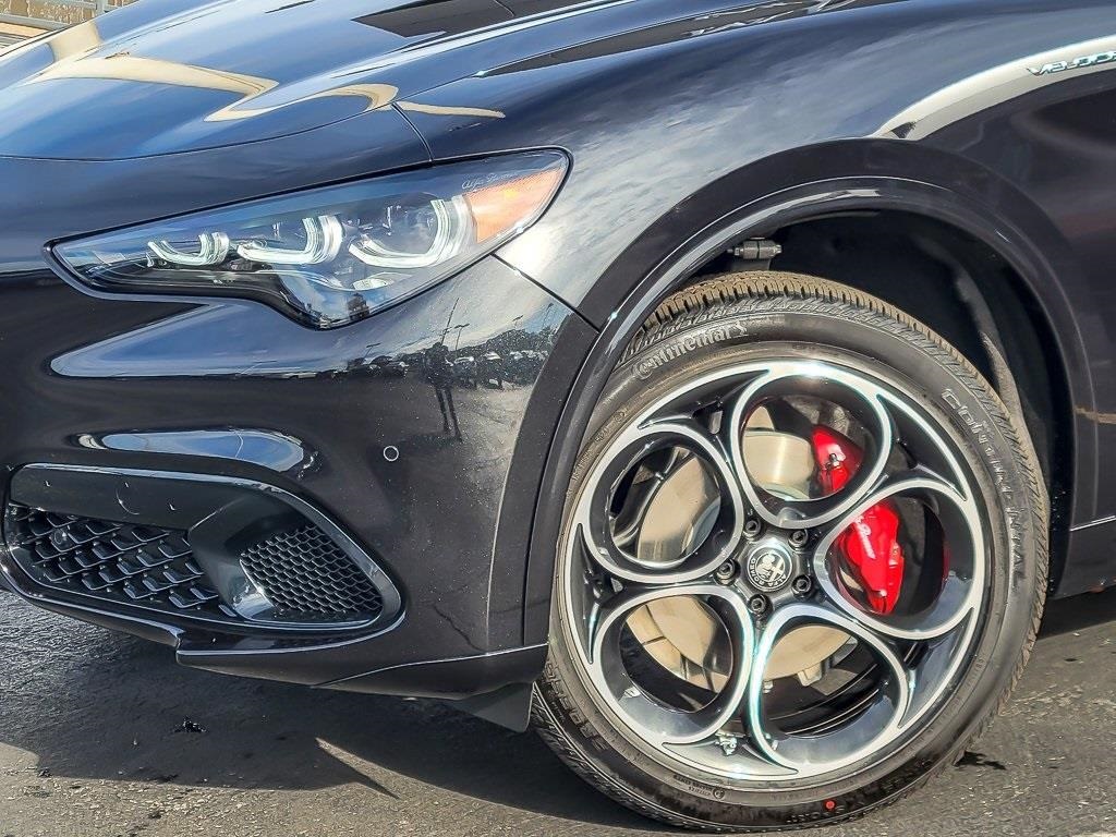 2025 Alfa Romeo Stelvio Base photo 3