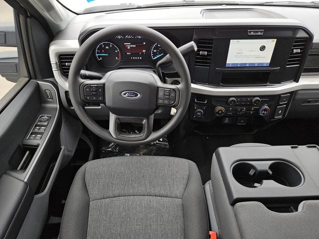 2025 Ford F-250 XL photo 4