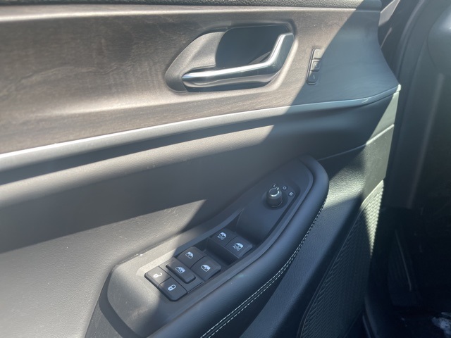 2025 Jeep Grand Cherokee Limited photo 9