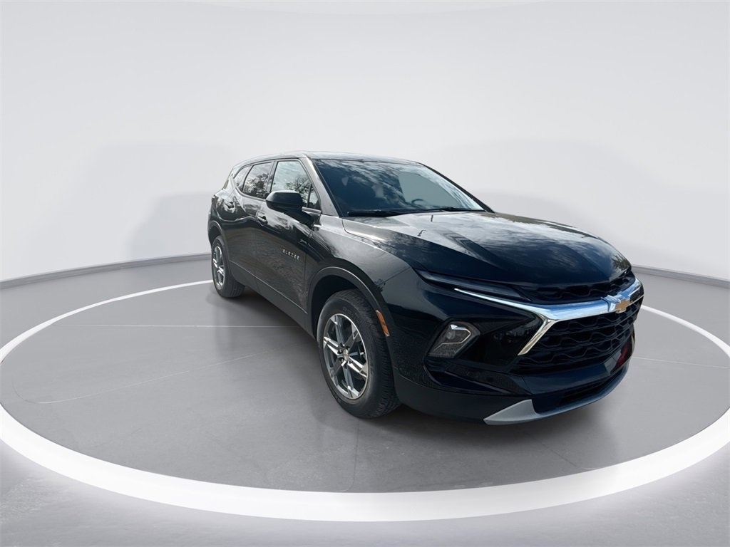 2025 Chevrolet Blazer 2LT photo 2