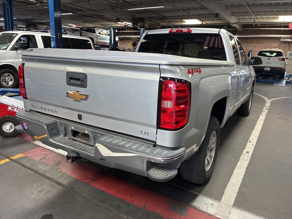 2019 Chevrolet Silverado LT photo 2