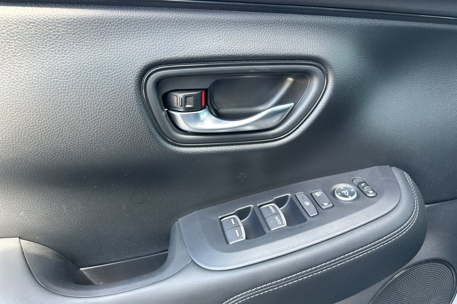 2026 Honda HR-V EX-L photo 4