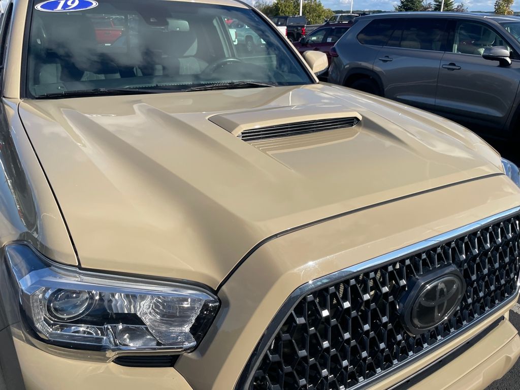 2019 Toyota Tacoma TRD Sport photo 21