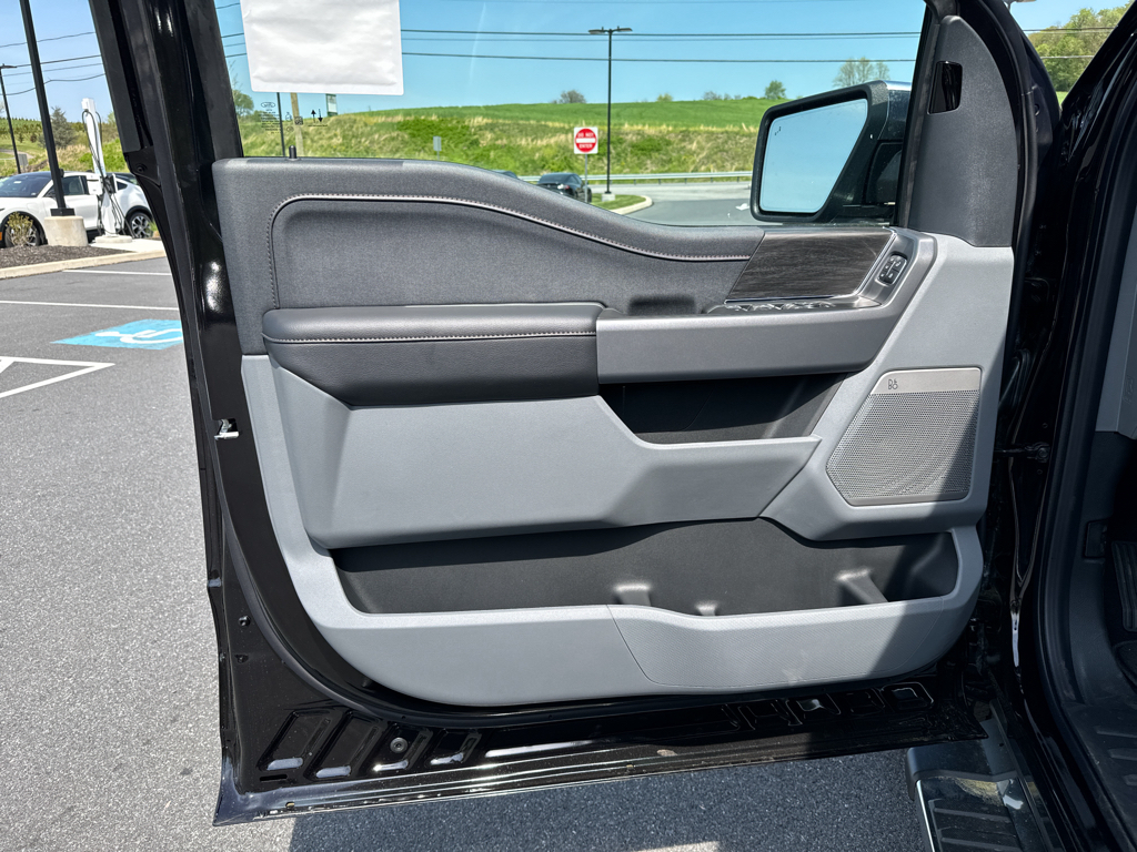 2025 Ford F-150 Lariat photo 39
