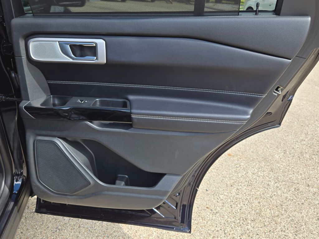 2021 Ford Explorer ST photo 4