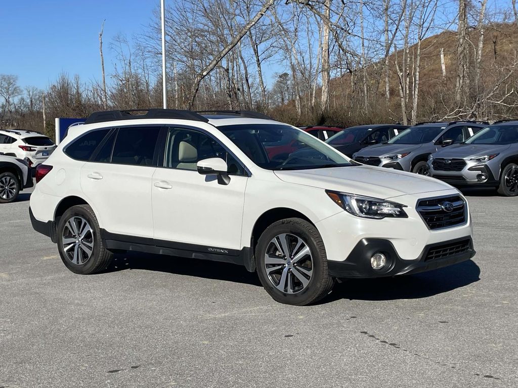 2018 Subaru Outback Limited's photo