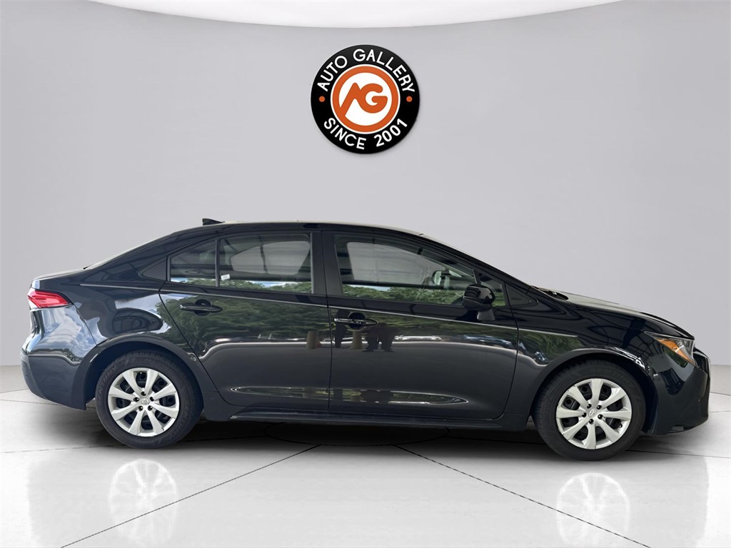 2022 Toyota Corolla LE photo 6