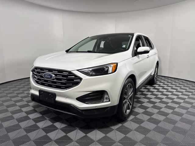 2022 Ford Edge Titanium's photo
