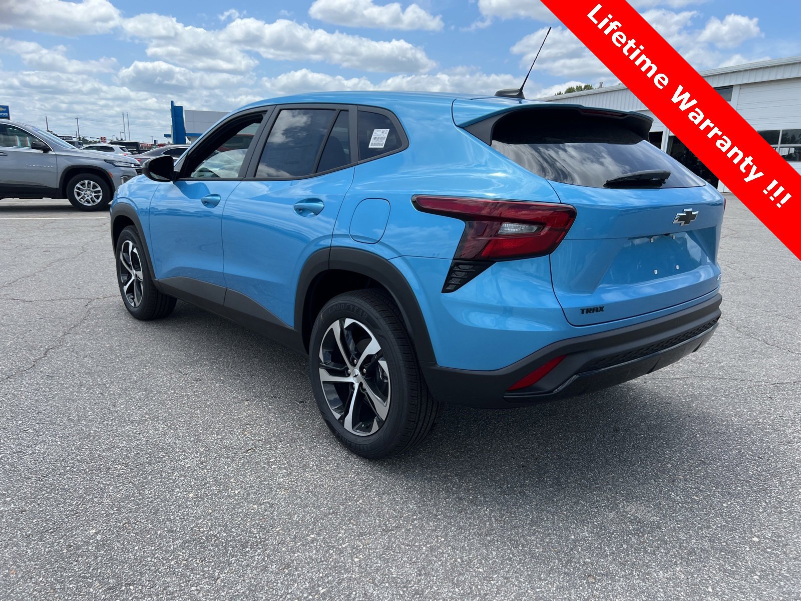 2025 Chevrolet Trax photo 3