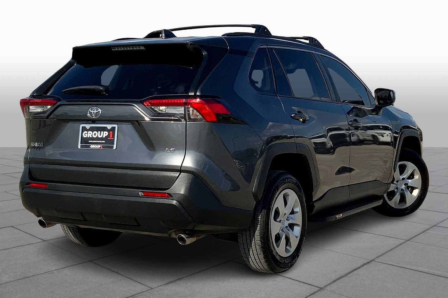 2019 Toyota RAV4 LE photo 12