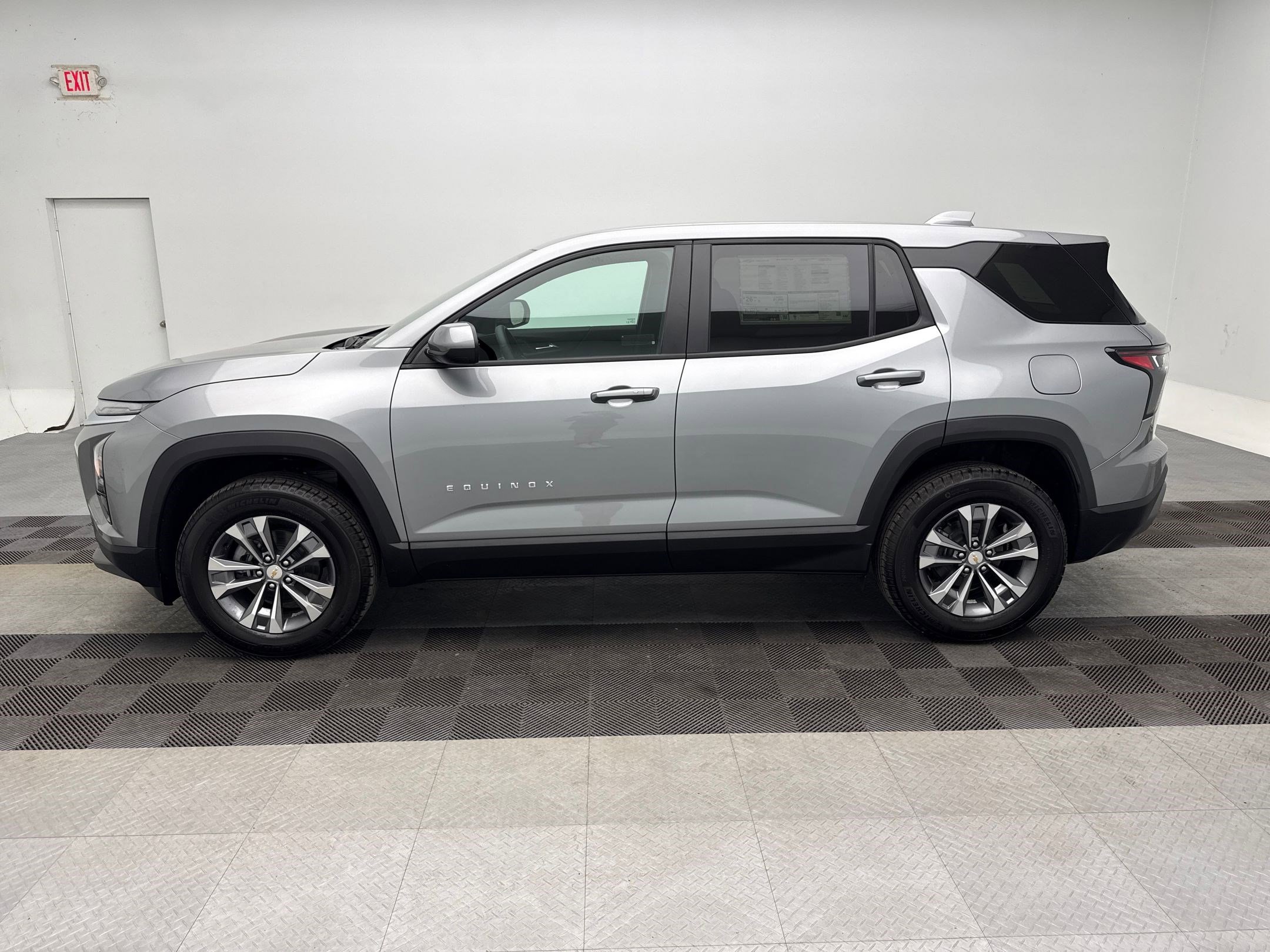 2026 Chevrolet Equinox LT photo 2