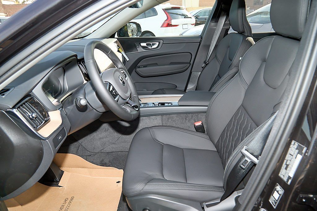 2026 VOLVO XC60 - Image 15