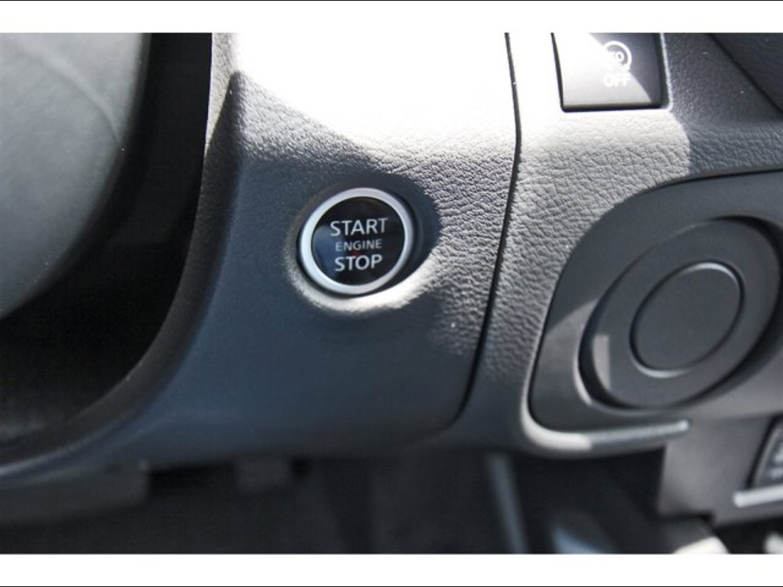 2025 Nissan Frontier Crew Cab SV White at Robbins Nissan