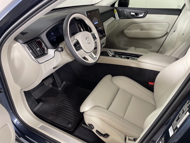 2026 Volvo XC60 Hybrid T8 photo 18